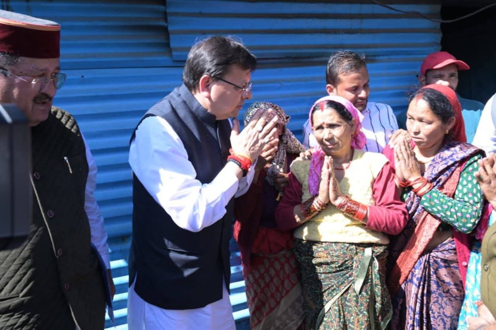 मुख्यमंत्री ने आपदा से प्रभावित परिवारों से भेंट की