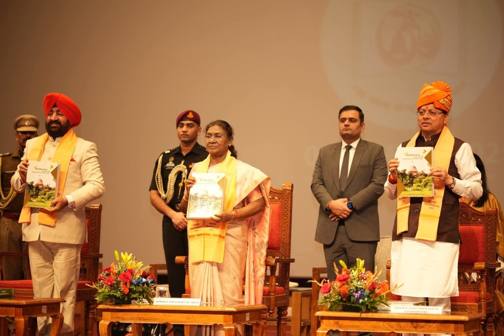 देहरादून में राष्ट्रपति मुर्मू, फुट ओवर ब्रिज का किया उद्धाटन