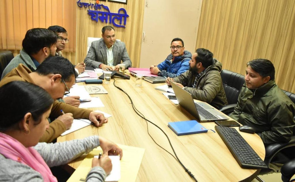 बद्रीनाथ मास्टर प्लान के अन्तर्गत संचालित कार्यों की समीक्षा बैठक आयोजित