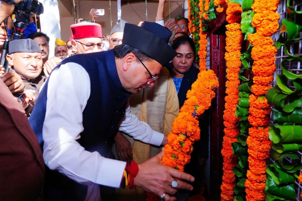 सीएम ने शहीद आंदोलनकारियों को पुष्पांजलि अर्पित कर दी श्रद्धांजलि