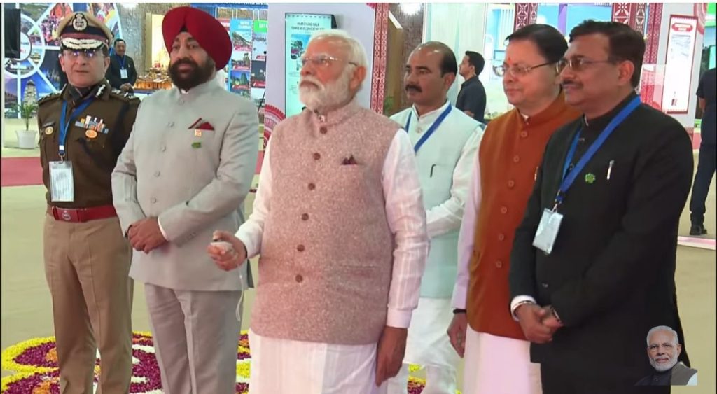 प्रधानमंत्री ने विभिन्न योजनाओं का किया लोकार्पण और शिलान्यास