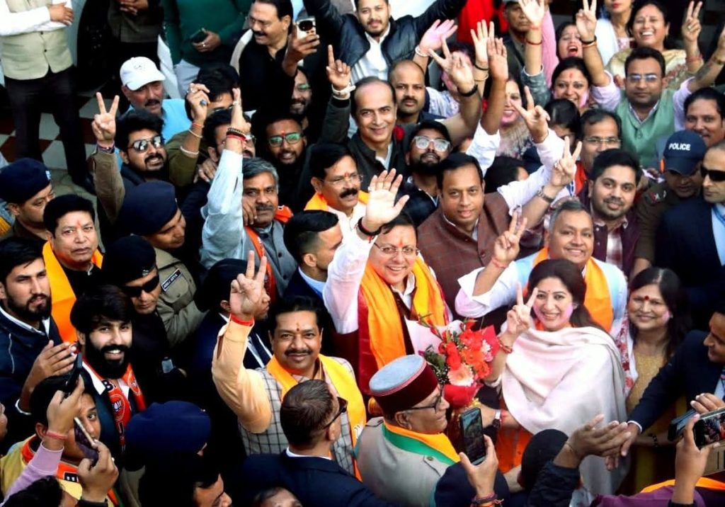 बिहार चुनाव में एनडीए को मिले प्रचंड बहुमत का मनाया जश्न