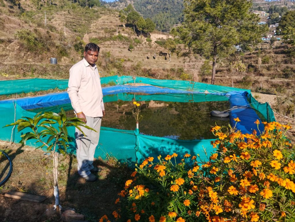 केवर्स गांव का युवा मत्स्य किसान बना प्रेरणास्रोत