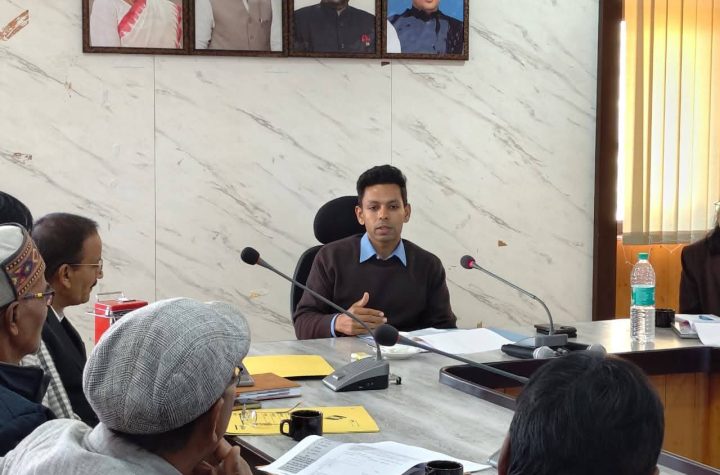 राजनैतिक दलों के प्रतिनिधियों के साथ बैठक आयोजित