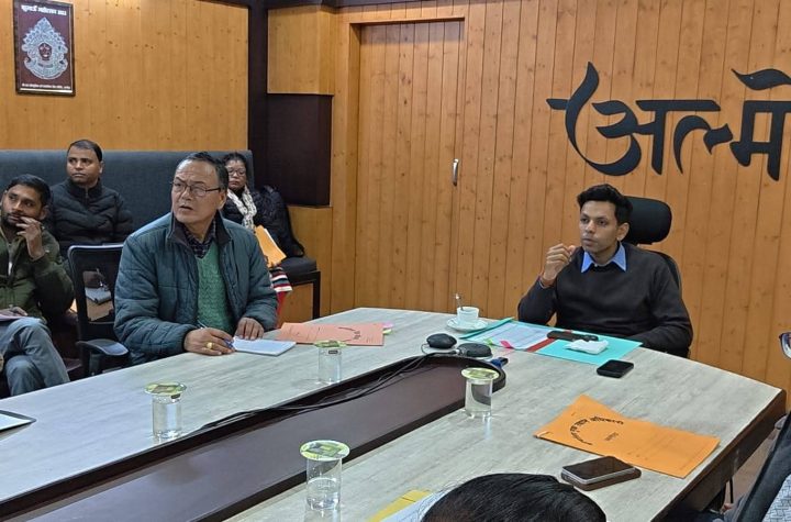 शिकायतों की समीक्षा बैठक सभागार में आयोजित