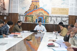 मुख्यमंत्री घोषणाओं की प्रगति की समीक्षा के लिए महत्वपूर्ण बैठक आयोजित