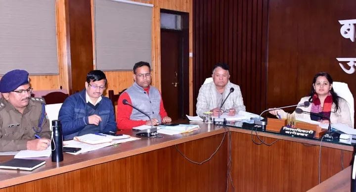 जिलाधिकारी ने की राजस्व संवर्धन एवं अनुश्रवण समिति की मासिक समीक्षा बैठक