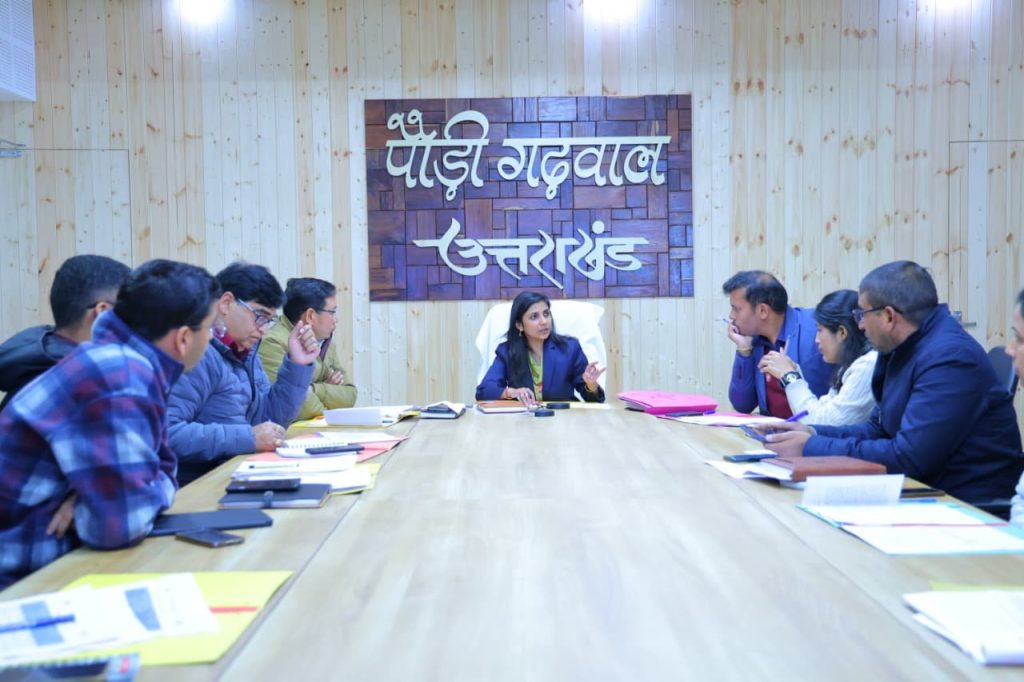 वन भूमि हस्तांतरण मामलों में तेजी लाएं विभाग : जिलाधिकारी