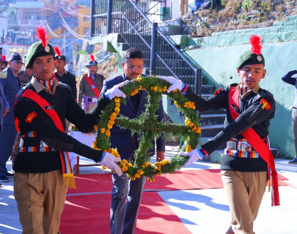 जनपद में हर्षोल्लास के साथ मनाया गया विजय दिवस