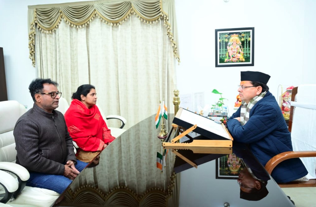 दिवंगत पत्रकार पंकज मिश्रा के परिजनों ने मुख्यमंत्री धामी से की मुलाकात