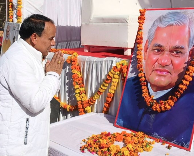 डॉ. धन सिंह रावत ने स्वर्गीय अटल बिहारी वाजपेयी की जयंती पर दी श्रद्धांजलि
