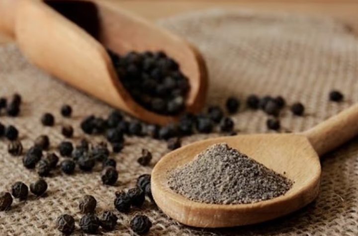 सिर्फ स्वाद नहीं, दवा भी है काली मिर्च, पाचन से इम्युनिटी तक असरदार