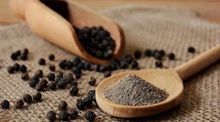 सिर्फ स्वाद नहीं, दवा भी है काली मिर्च, पाचन से इम्युनिटी तक असरदार