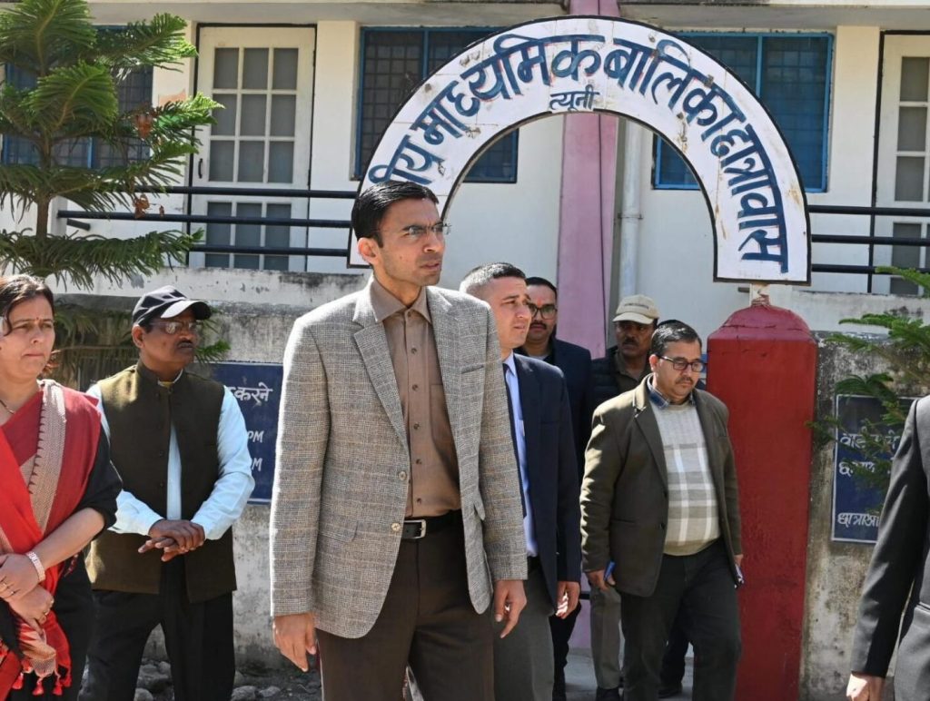 केजीबीवी त्यूनी में खेल मैदान समतलीकरण को 10 लाख की मंजूरी, डीएम सविन बंसल ने जारी की पहली किस्त