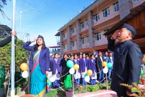 रंगारंग कार्यक्रमों के साथ धूमधाम से मनाया गया 77वां गणतंत्र दिवस