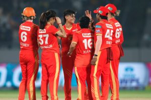 महिला प्रीमियर लीग 2026- गुजरात जाएंट्स ने मुंबई इंडियंस को हराकर प्लेऑफ में बनाई जगह