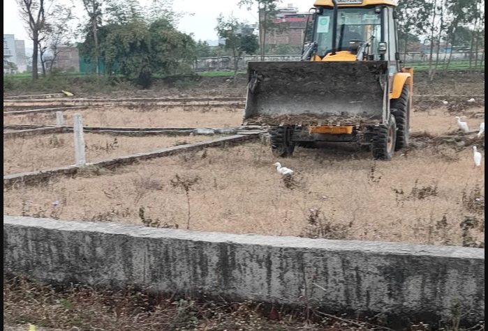 एमडीडीए का बुलडोज़र अभियान जारी, 40 बीघा क्षेत्र में की जा रही अवैध प्लॉटिंग ध्वस्त