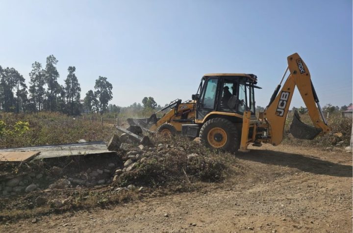 एमडीडीए की सलियावाला धौलास में अवैध प्लॉटिंग पर बड़ी कार्रवाई, 8 से 10 बीघा भूमि पर चला ध्वस्तीकरण अभियान