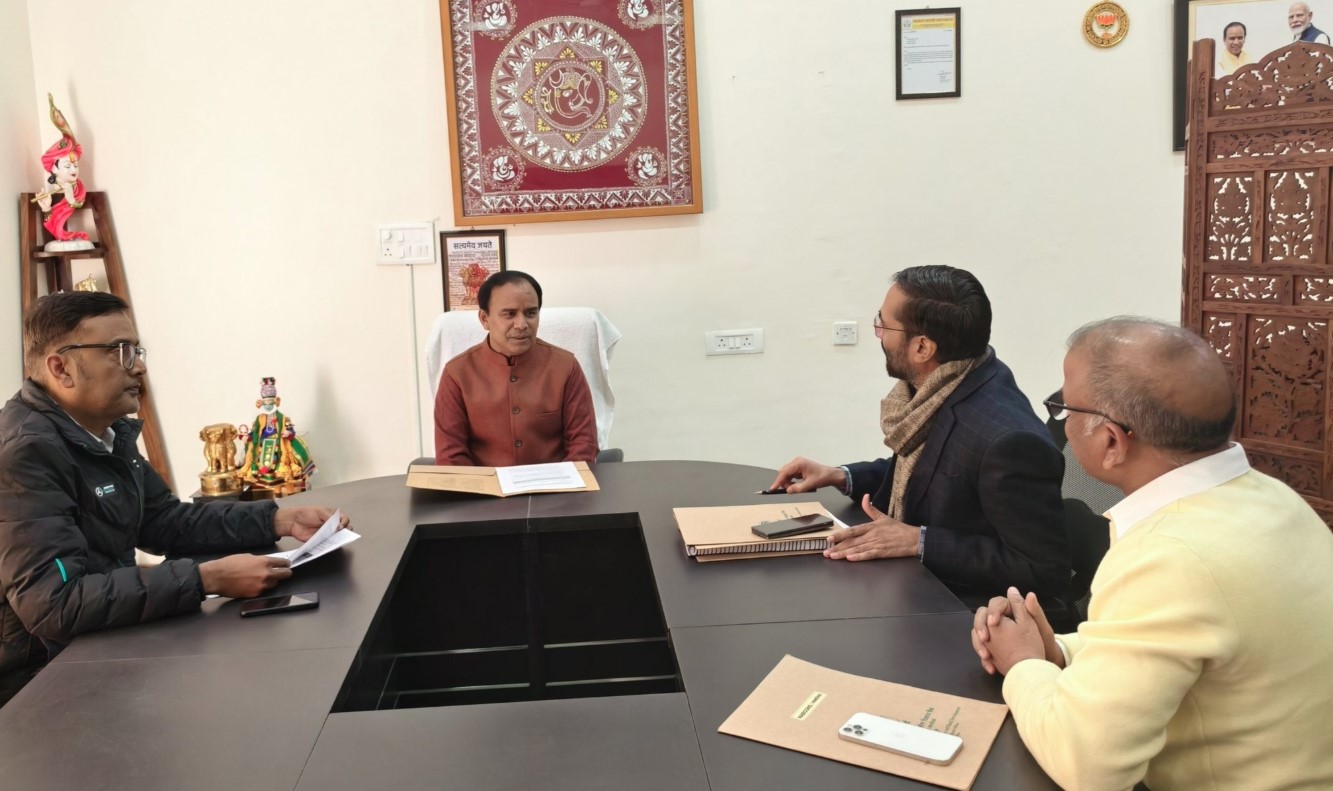 डॉ. धन सिंह रावत ने नाबार्ड अधिकारियों के साथ की समीक्षा बैठक