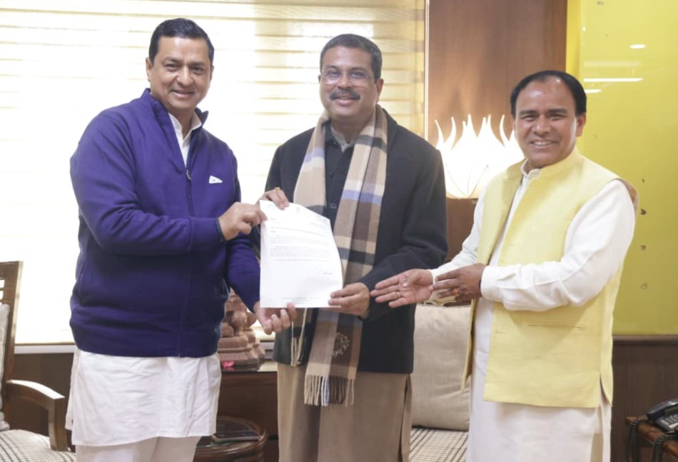 कैबिनेट मंत्री डॉ. धन सिंह रावत और सांसद अनिल बलूनी ने केंद्रीय शिक्षा मंत्री धर्मेंद्र प्रधान से की शिष्टाचार भेंट