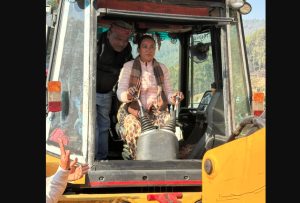 कैबिनेट मंत्री रेखा आर्या ने किया सड़क का भूमिपूजन