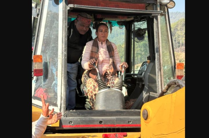 कैबिनेट मंत्री रेखा आर्या ने किया सड़क का भूमिपूजन