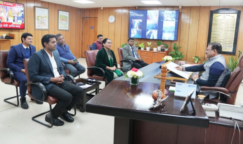 मुख्य सचिव आनंद बर्द्धन की अध्यक्षता में रेलवे परियोजनाओं को लेकर हुई अहम बैठक