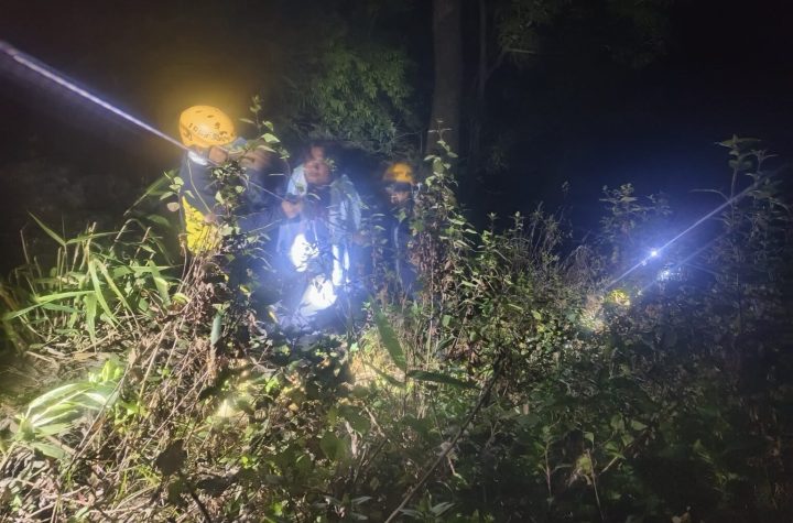 जनपद चंपावत: सुखीढांग क्षेत्रांतर्गत खाई में गिरा वाहन, एसडीआरएफ ने रेस्क्यू कर घायलों को पहुंचाया अस्पताल