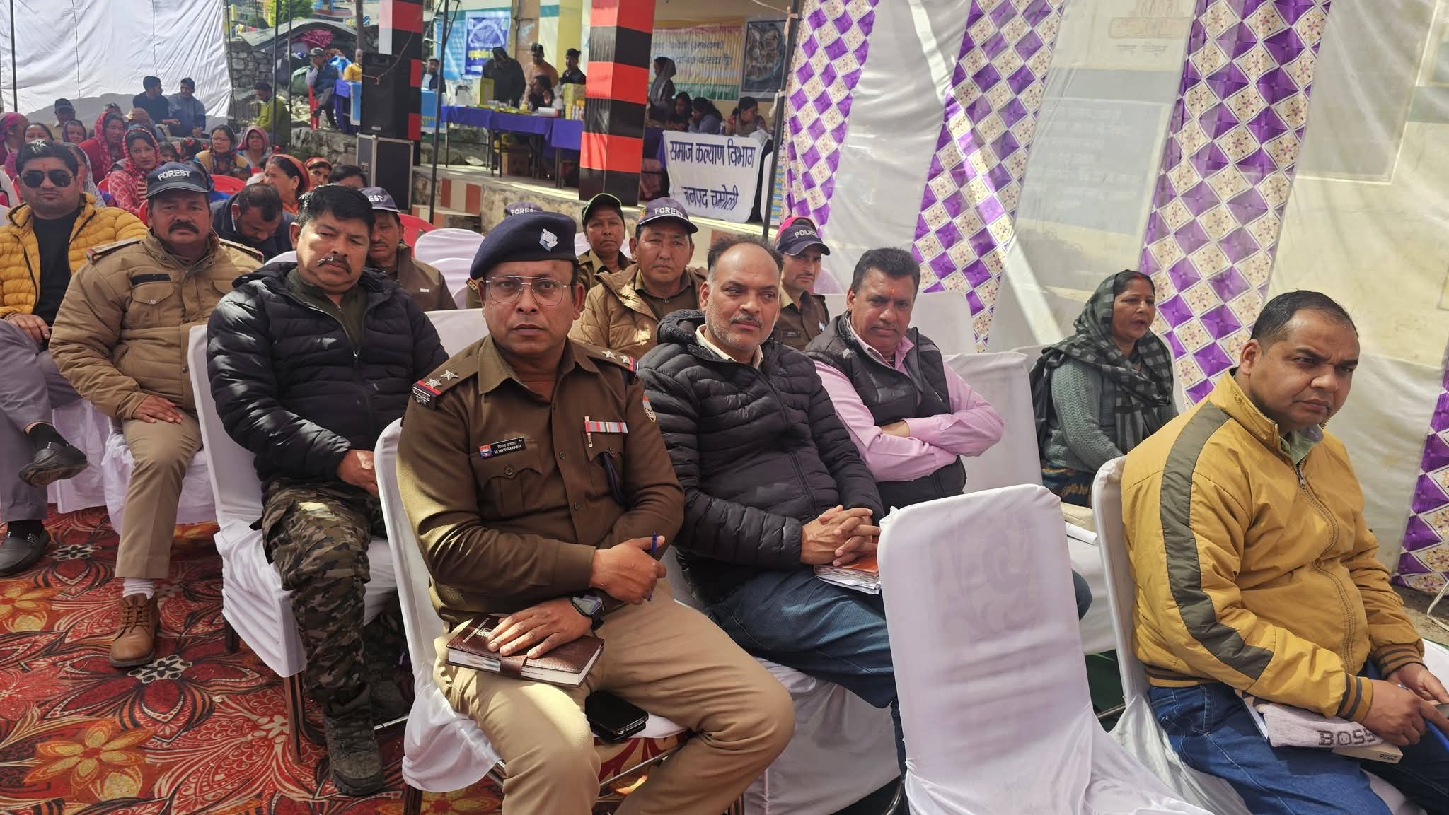 ग्रामीणों की शिकायतों का निराकरण किया