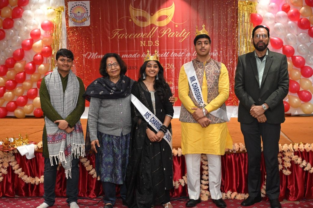 एन.डी.एस. विद्यालय परिसर में कक्षा 12 के छात्र-छात्राओं का भावपूर्ण विदाई समारोह सपन्न