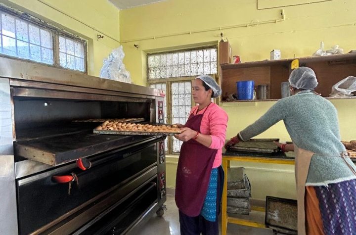 पौड़ी की महिलाओं की बेकरी यूनिट, पहाड़ी अनाज से बने उत्पाद विदेशों तक पहुंचे