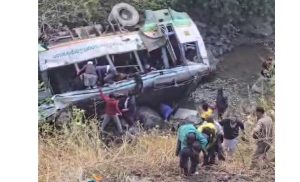 विकासनगर में दर्दनाक हादसा, हिमाचल रोडवेज की बस गहरी खाई में गिरी, तीन की मौत