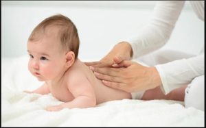 क्या मालिश करने से बच्चा ज्यादा मजबूत, हेल्दी और तेजी से विकसित होता है? जानिए डॉक्टर की राय