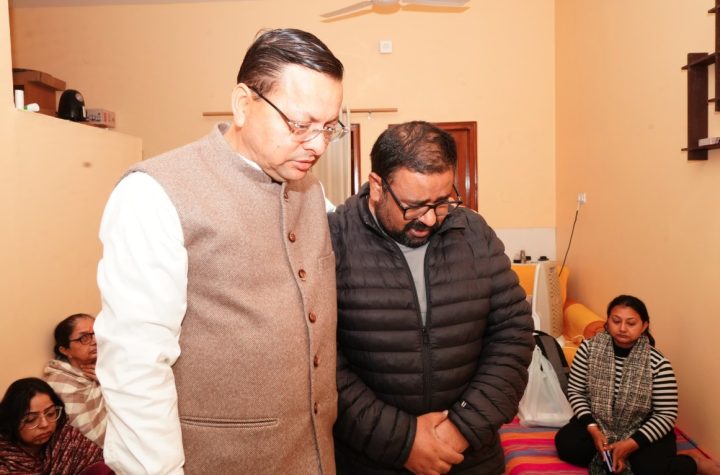 मुख्यमंत्री धामी ने वरिष्ठ पत्रकार अनुपम त्रिवेदी की माताजी को दी श्रद्धांजलि