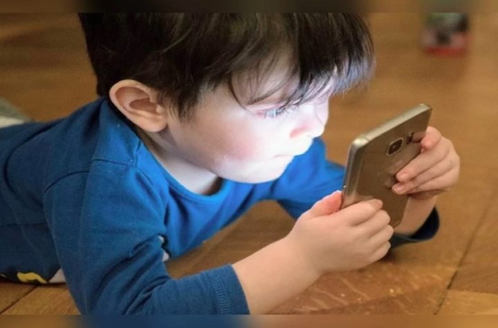 बढ़ता स्क्रीन टाइम बन रहा बच्चों की सेहत के लिए बड़ा खतरा