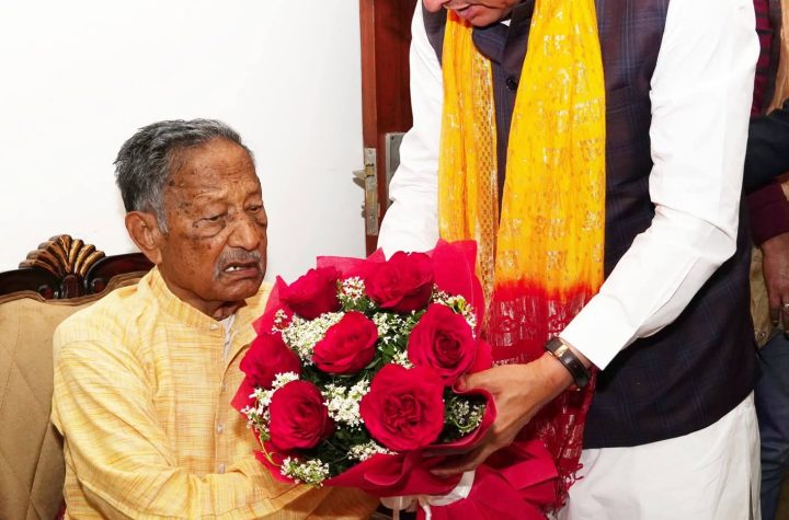 मुख्यमंत्री ने पूर्व मुख्यमंत्री ख़डूडी को होली की बधाई