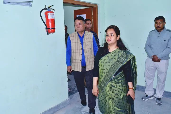 ईवीएम वेयरहाउस का मासिक निरीक्षण किया