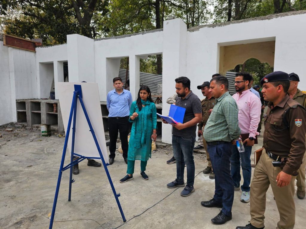 बीटल्स आश्रम व चौरासी कुटिया का निरीक्षण किया