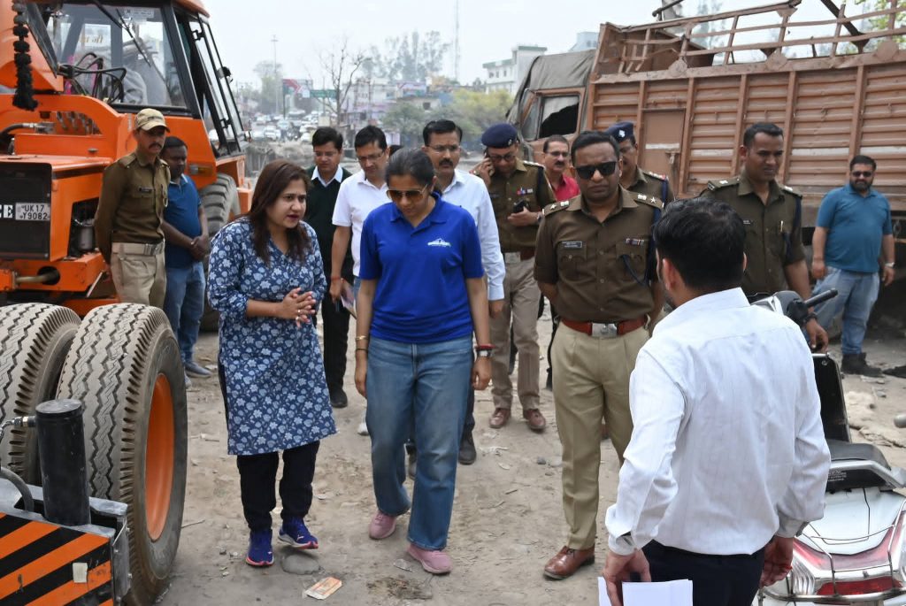 डीएम ने लिया चारधाम यात्रा तैयारियों का जायजा