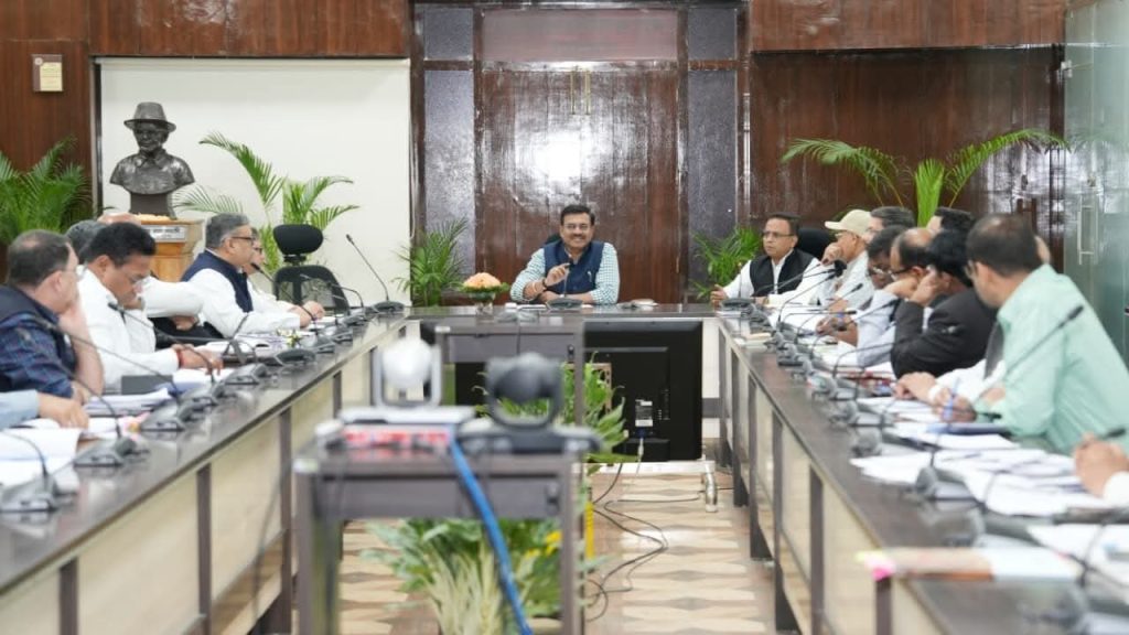 मुख्यमंत्री घोषणा कार्यों की समीक्षा की