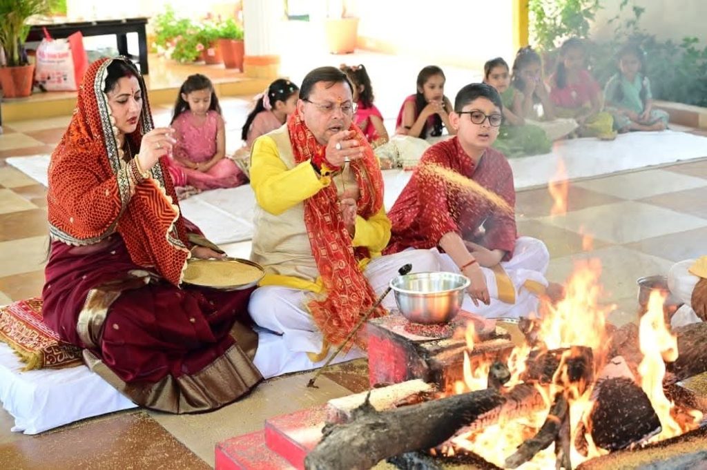 मुख्यमंत्री ने किया रामनवमी पर कन्या पूजन