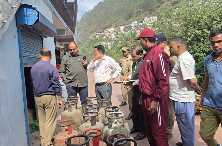 गैस गोदाम का निरीक्षण किया