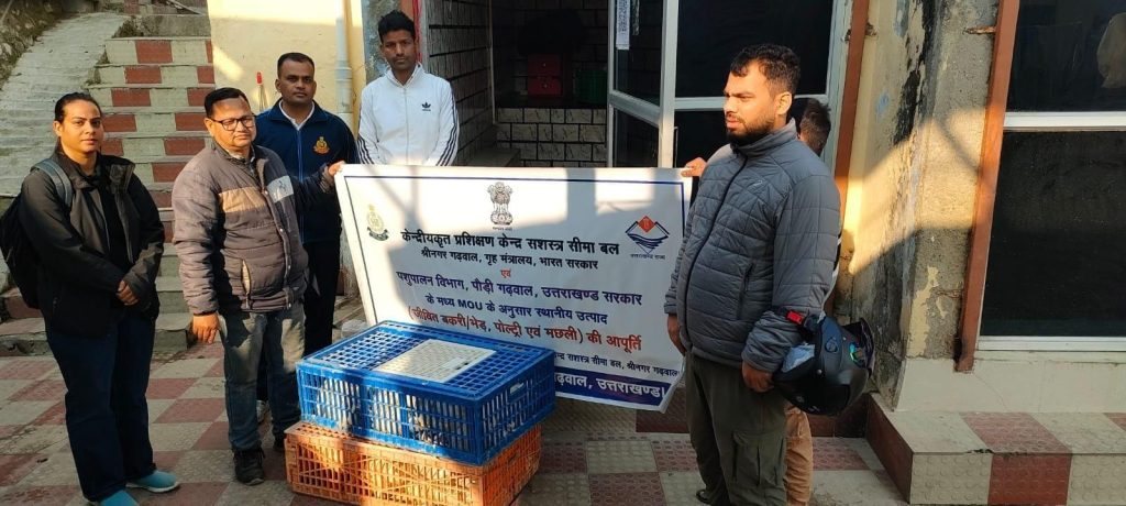 पशुपालन योजनाओं से ग्रामीणों को मिला स्वरोजगार, गांव में रहकर मजबूत कर रहे आर्थिकी
