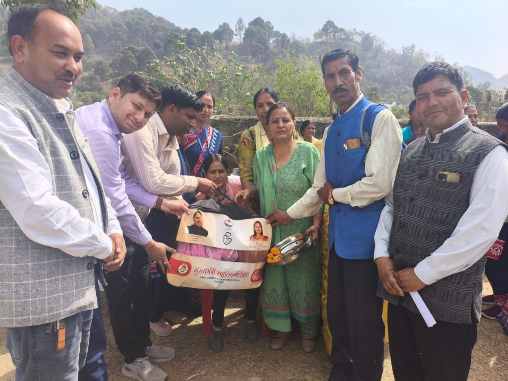 तहसीलदार ने शिविर में सुनी स्थानीय लोगों की समस्याएं, कई का मौके पर किया निस्तारण