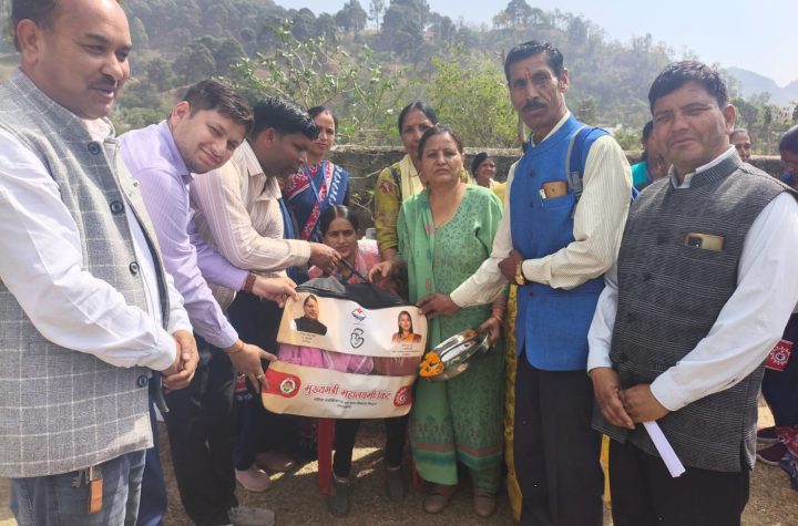 तहसीलदार ने शिविर में सुनी स्थानीय लोगों की समस्याएं, कई का मौके पर किया निस्तारण