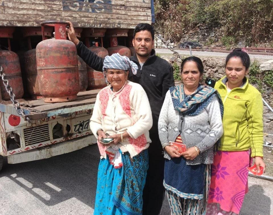 एलपीजी आपूर्ति व्यवस्था पर सख़्ती, जनपद में 60 प्रतिष्ठानों का औचक निरीक्षण