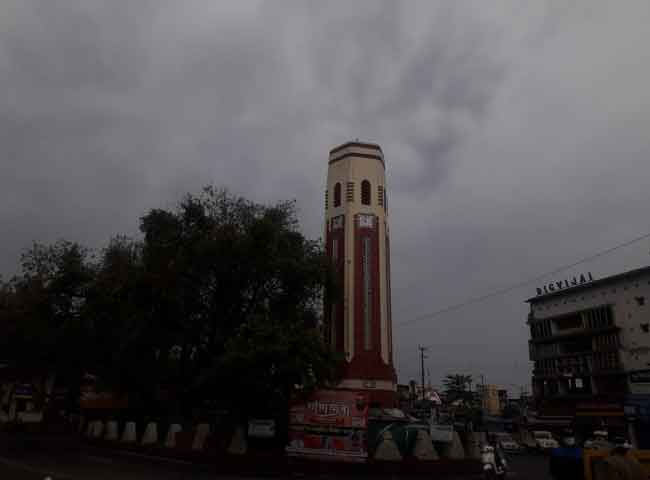 उत्तराखंड में बदला मौसम का मिजाज, बारिश और बर्फबारी से फिर लौटी ठंड