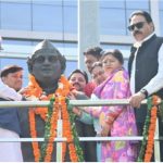 कैबिनेट मंत्री गणेश जोशी ने हेमवती नंदन बहुगुणा की प्रतिमा पर माल्यार्पण कर दी उन्हें श्रद्धांजलि 