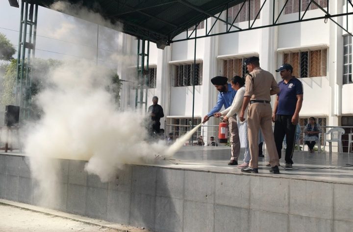 अग्नि सुरक्षा सप्ताह के अंतर्गत एन.डी.एस. में बच्चों को दिया गया अग्नि सुरक्षा संदेश