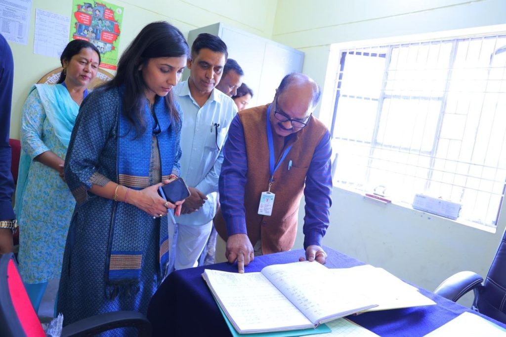 किशोर संप्रेषण गृह का जिलाधिकारी ने किया विस्तृत निरीक्षण, व्यवस्थाओं के सुदृढ़ीकरण एवं सुधार के दिए निर्देश